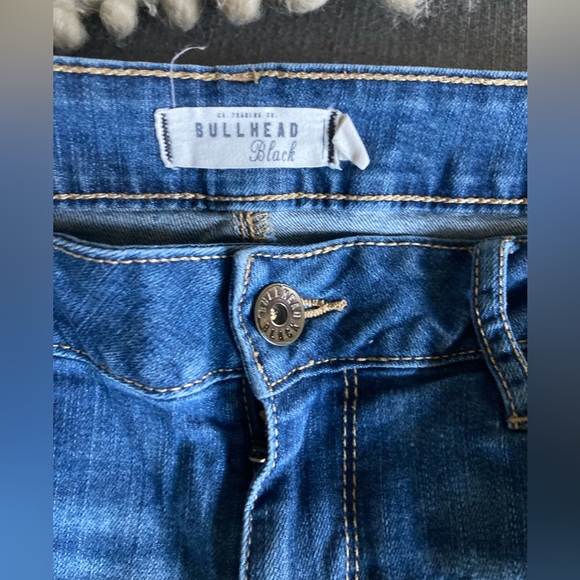 Bullhead Jeans - Picture 2 of 6